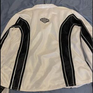 Harley Davidson riding jacket. Size M. Reflective. White/black.